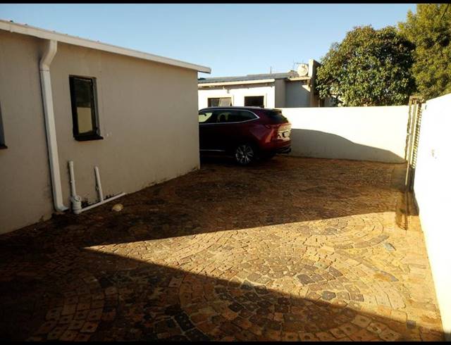 4 BEDROOM HOUSE FOR SALE IN PROTEA GLEN EXT